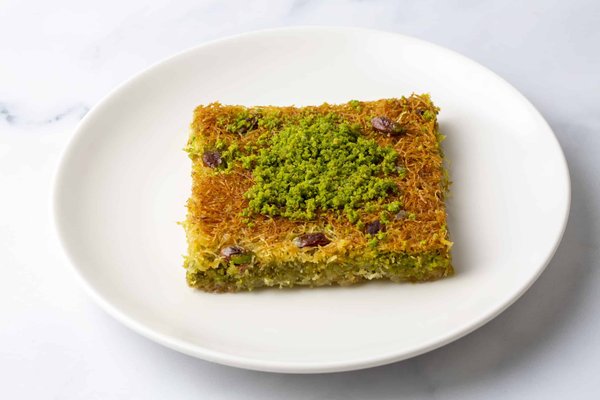 Come si prepara una crema fredda di avocado e yogurt con gamberetti?